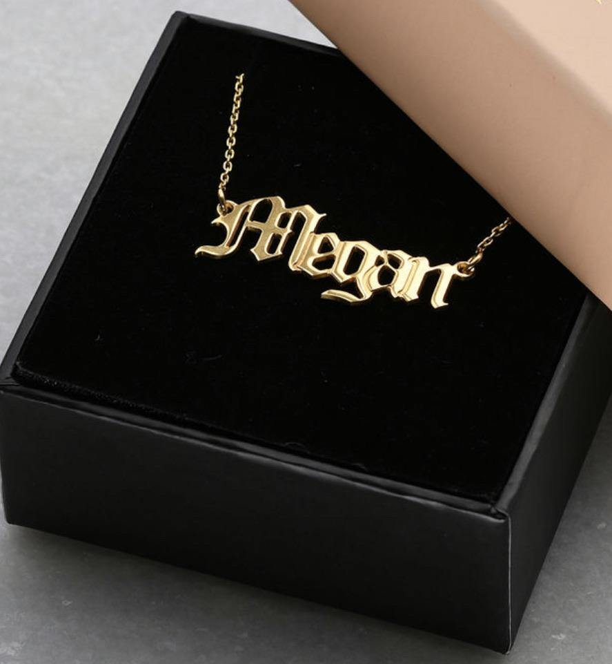 Old English Nameplate Necklace - Jewel Hunts